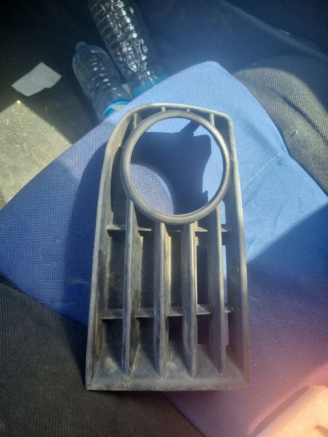 Rejilla izquierda  golf 5