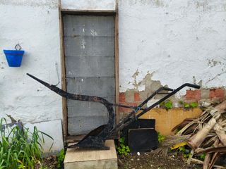 Arado de mula y cribon antiguo