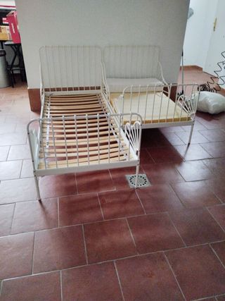 2 Camas extensibles iguales 30€ cada una.