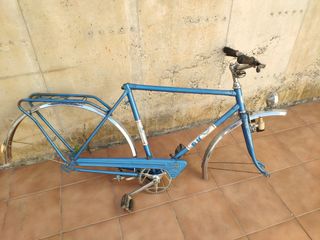 Palanganero antiguo con espejo