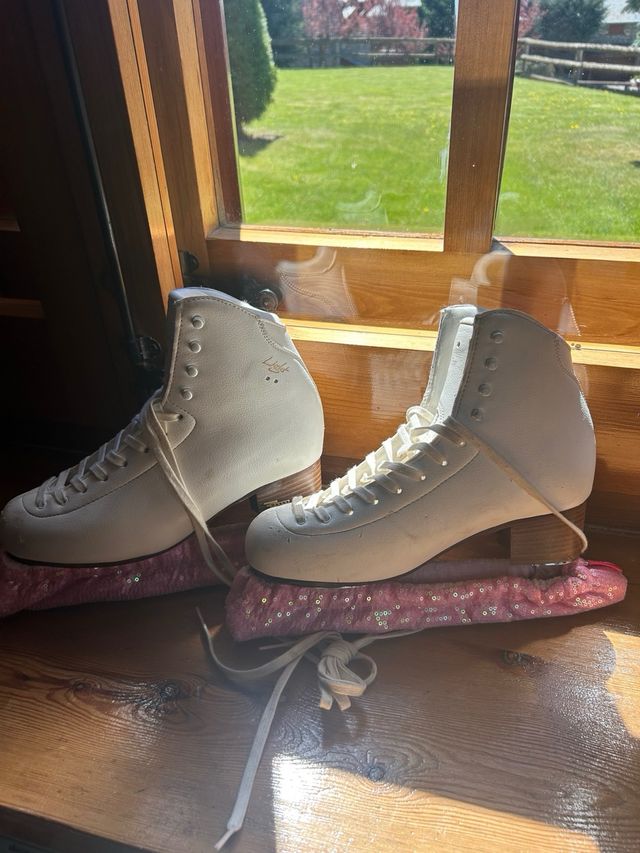 Patines de patinaje sobre hielo