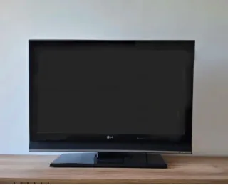 Televisor LG 37" panorámico.