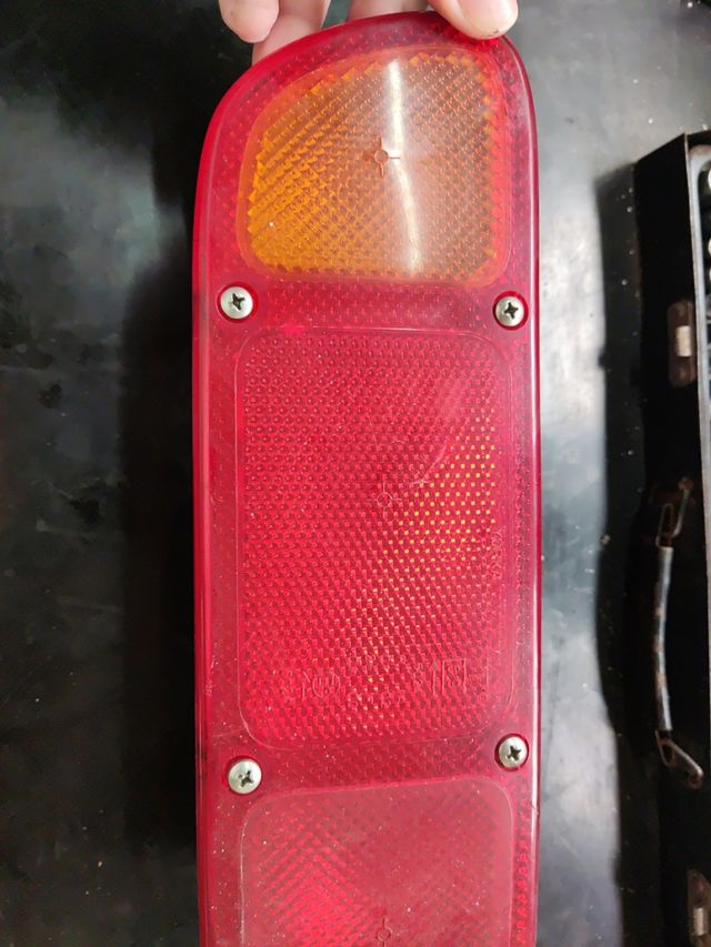 Farolim trás esq Nissan Terrano Maverikk