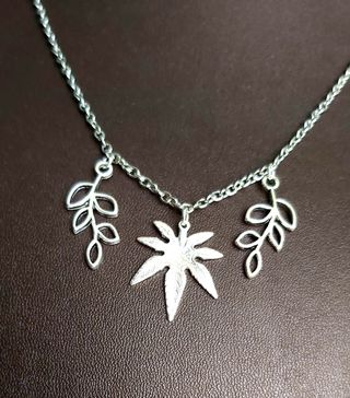 Cadena con colgantes