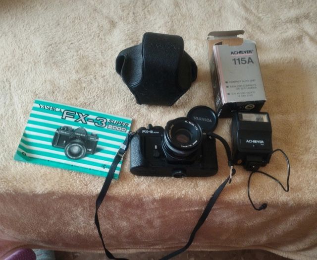 Câmara fotográfica Yashica