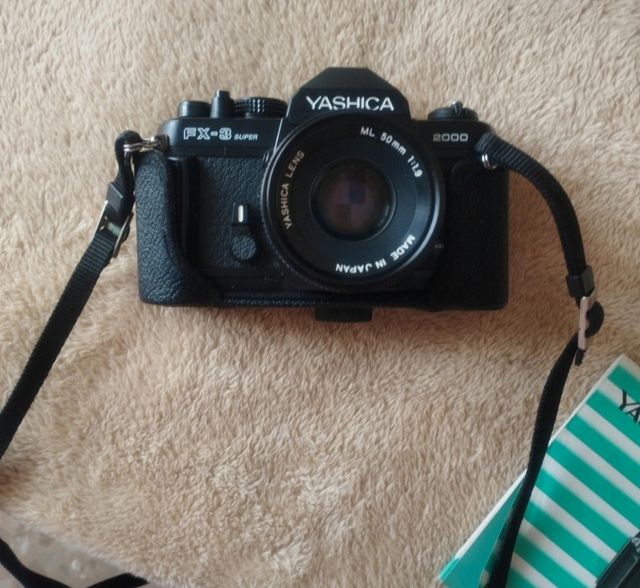 Câmara fotográfica Yashica