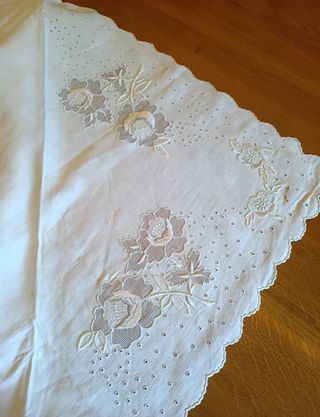 Juego de sabanas muy antiguas de Hilo, bordadas