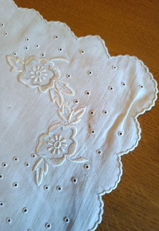 Juego de sabanas muy antiguas de Hilo, bordadas