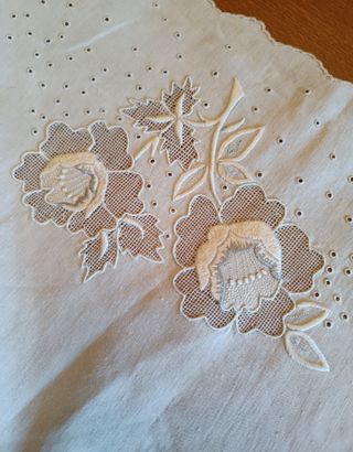 Juego de sabanas muy antiguas de Hilo, bordadas