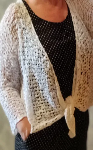 chaquetas tipo  bolero de rejilla blanca o negra
