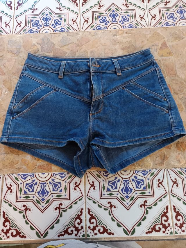 Pantalón corto vaquero.