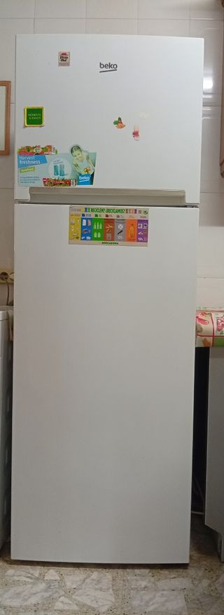 Frigorífico semi nuevo