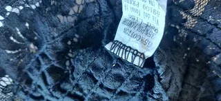 blusa de encaje negra con corpiño