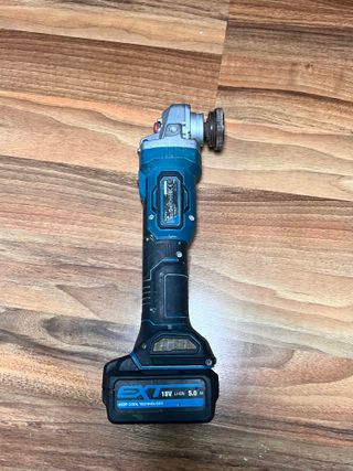 Amoladora Erbauer 18 V + batería 5 Ah y cargador