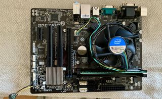 Scheda madre PC desktop con processore Intel