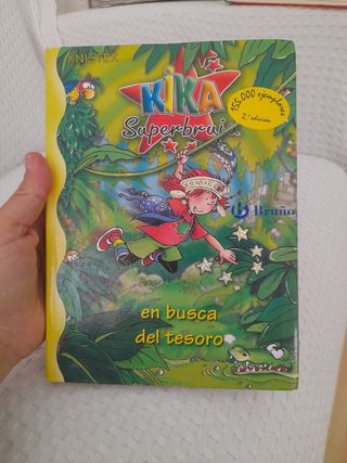 Kika Superbruja en busca del tesoro (Kika Superbruja / Kika Superwitch) (Spanish Edition)