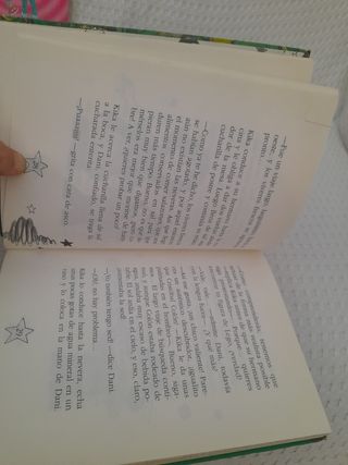 Kika Superbruja en busca del tesoro (Kika Superbruja / Kika Superwitch) (Spanish Edition)