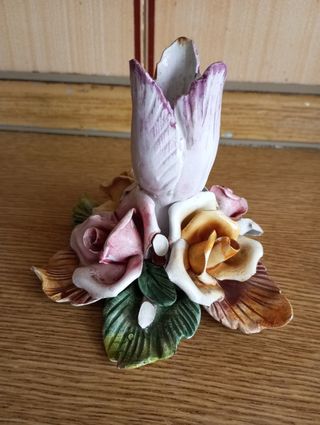 Composizione floreale in ceramica