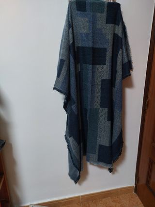Bufanda grande cuadrada en tonos azules 