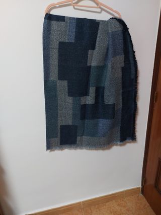 Bufanda grande cuadrada en tonos azules 