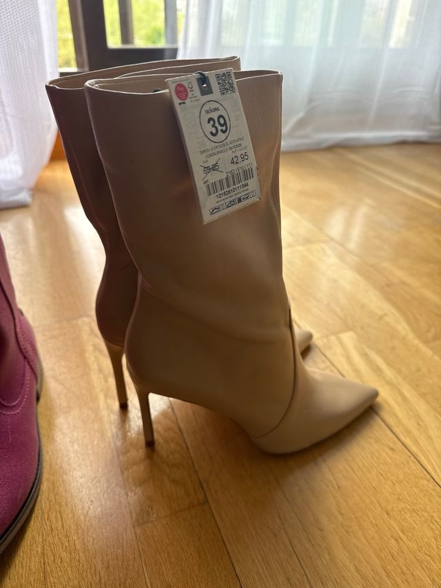 lote de zapatillas y botas