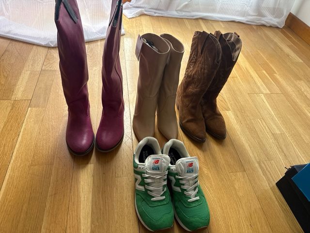 lote de zapatillas y botas