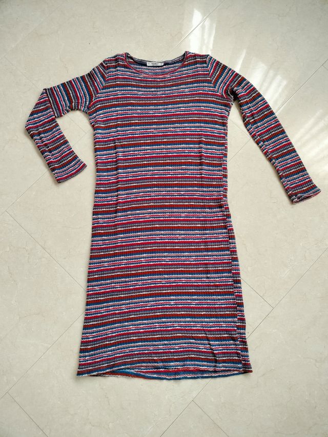 Vestido midi de rayas Pull and Bear