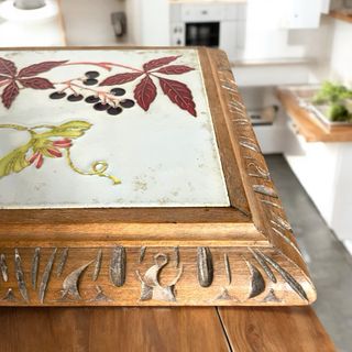 Antica ceramica smaltata liberty 1900 in cornice