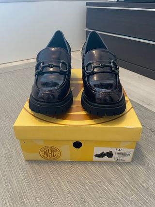 Mocasines charol burdeos