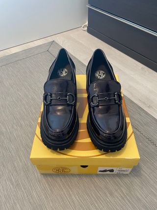 Mocasines charol burdeos