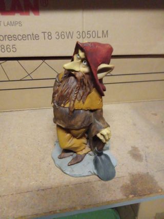 Figura nomo minero escultura piedra, Paor