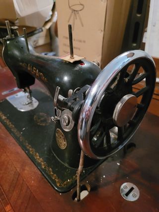Maquina de coser Alfa