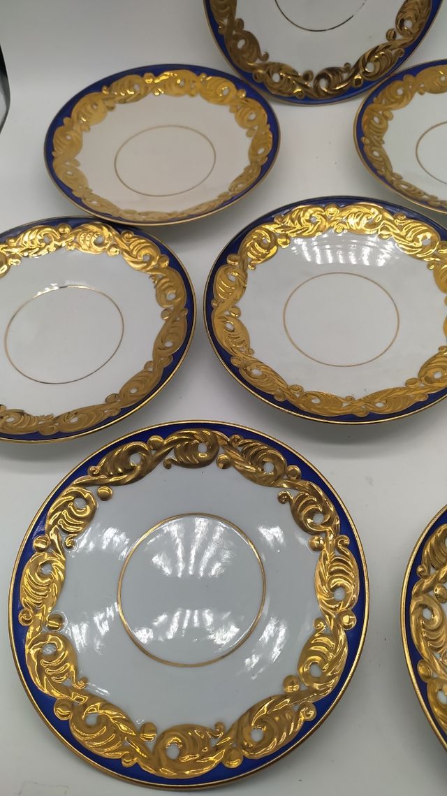 Platos de Castro azul y dorado