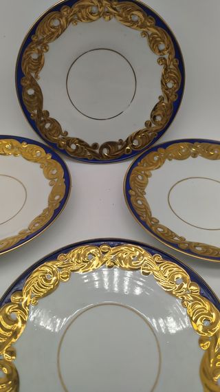 Platos de Castro azul y dorado