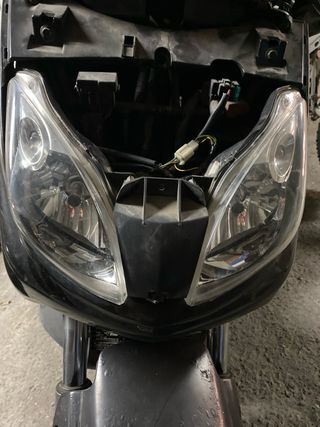 Faro delantero yamaha xmax