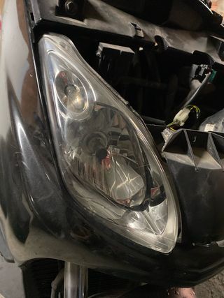 Faro delantero yamaha xmax