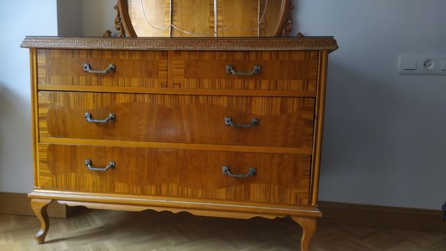 Cómoda con espejo. Madera. Años 50.