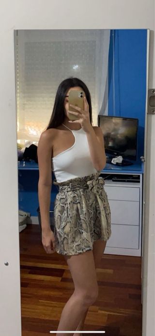 Pantalon corto bermuda short serpiente Zara