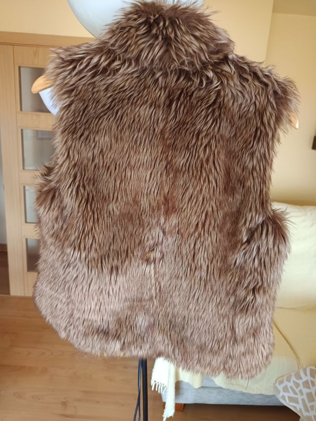 Chaleco de pelo de Stradivarius