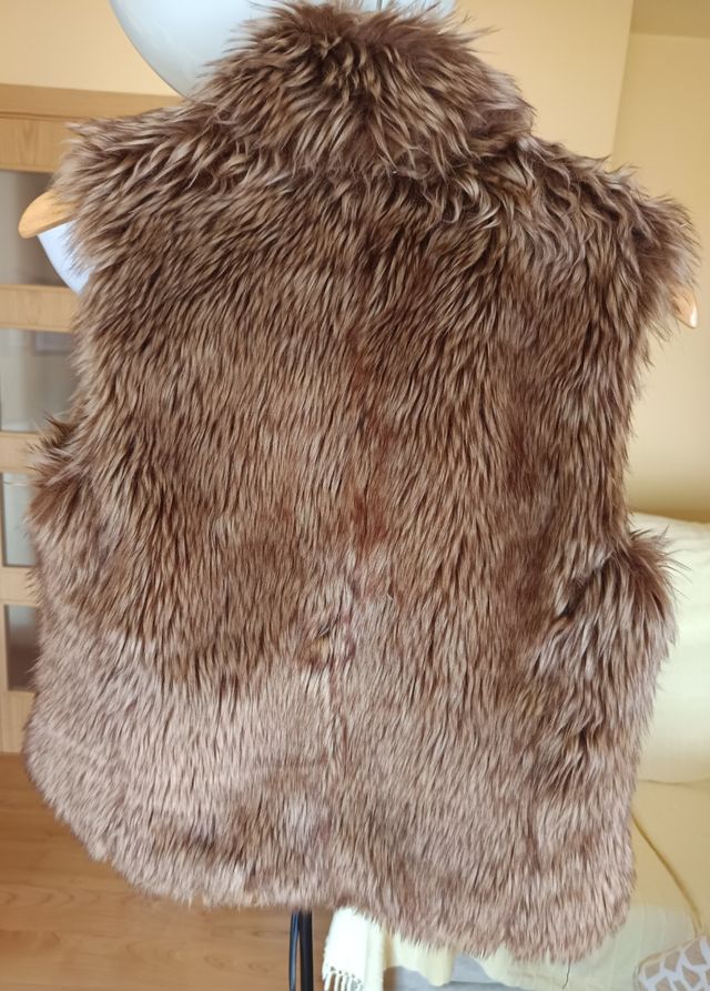 Chaleco de pelo de Stradivarius