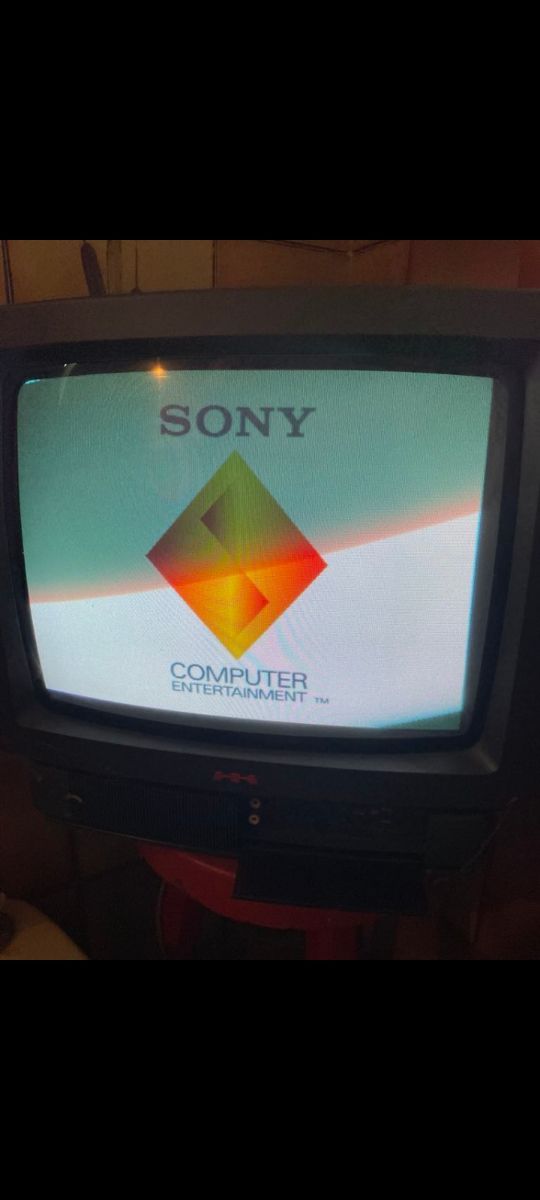 PlayStation 1 con 2 controller e cavi