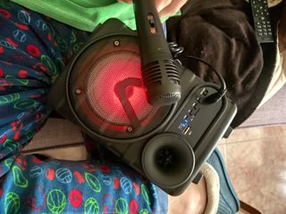 Altavoz inalámbrico con micrófono