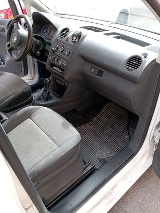 Volkswagen Caddy 2011