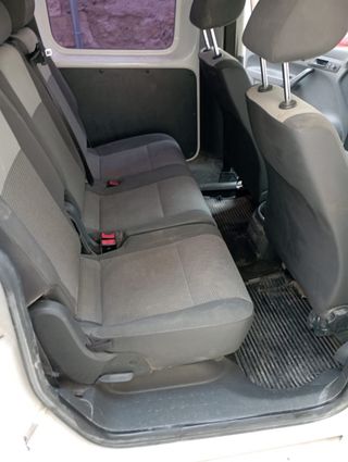 Volkswagen Caddy 2011