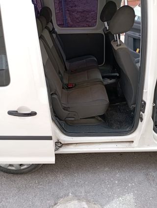 Volkswagen Caddy 2011