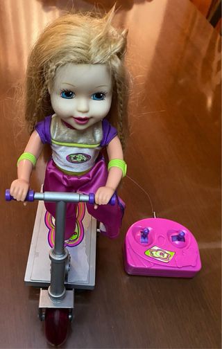 Muñeca Kristin y su súper patinete de Mattel 2000