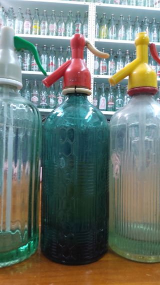 Lote de seis sifones en relieve para decoración