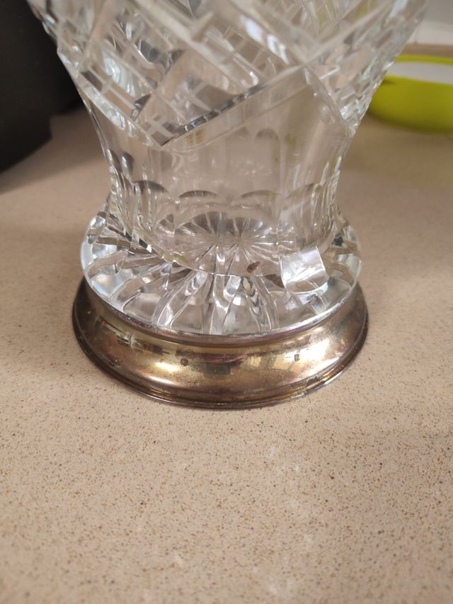 Jarron de cristal y base de plata