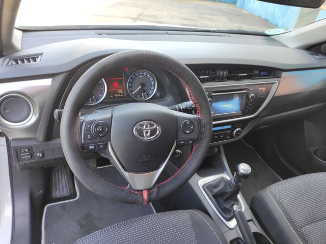Toyota Auris 2015