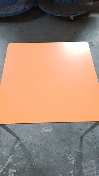 3 Mesas cuadradas de terraza. 